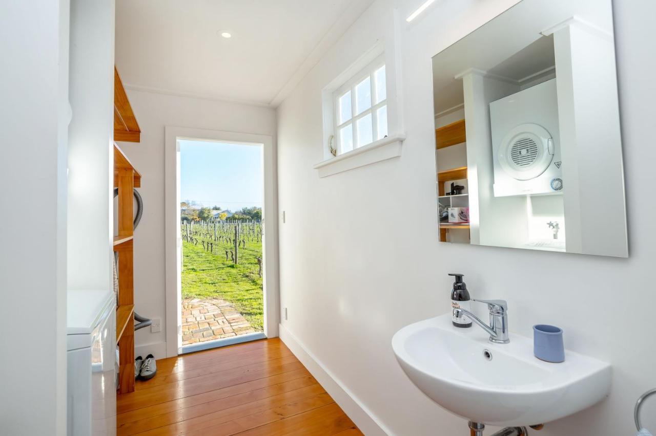 The Wine Shed Villa Martinborough Exteriör bild