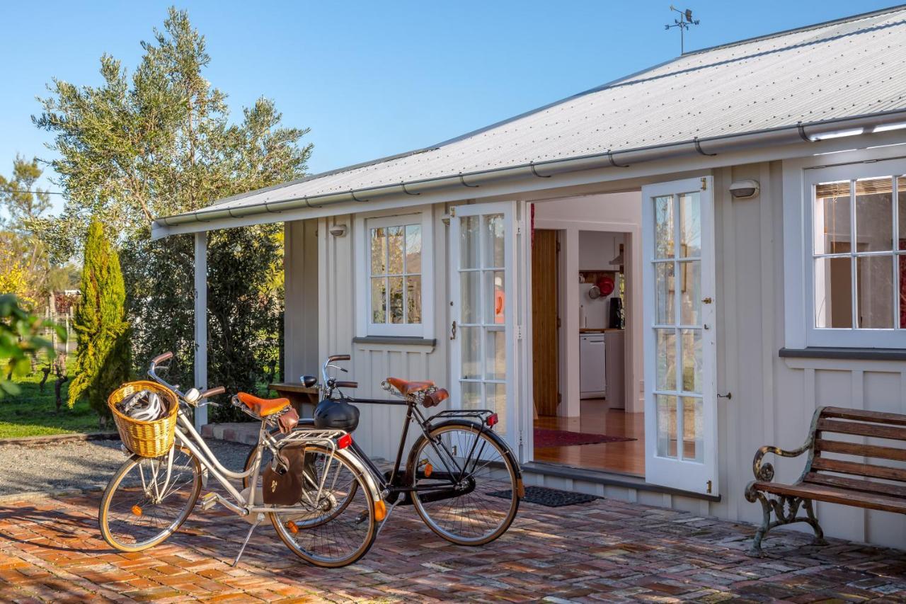 The Wine Shed Villa Martinborough Exteriör bild